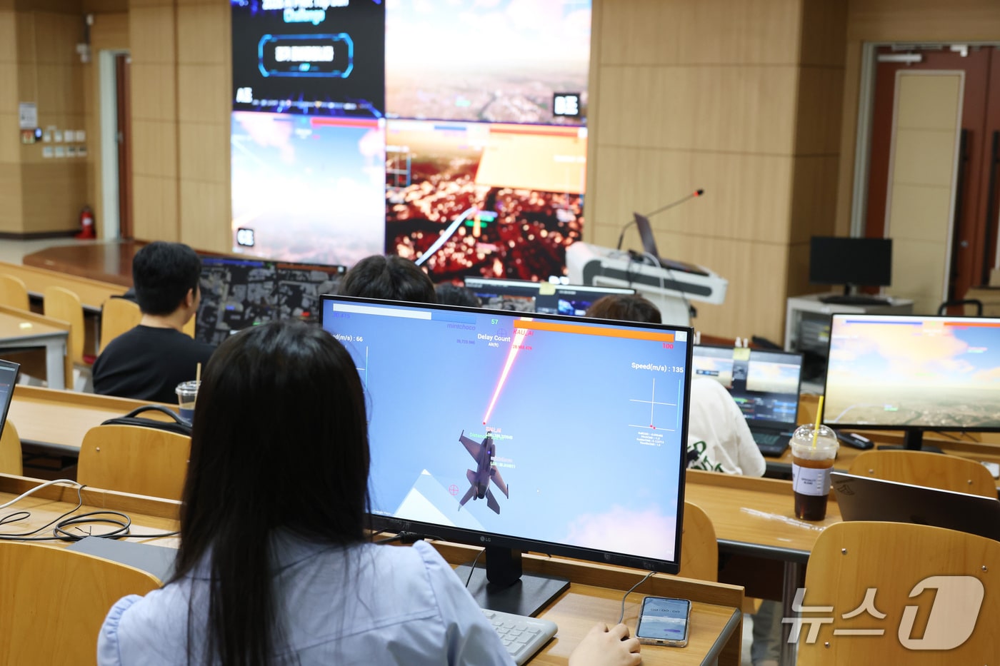"전투기도 AI 파일럿 시대"...항공대, '제1회 AI 탑건 챌린지' 개최 - 뉴스 썸네일 이미지
