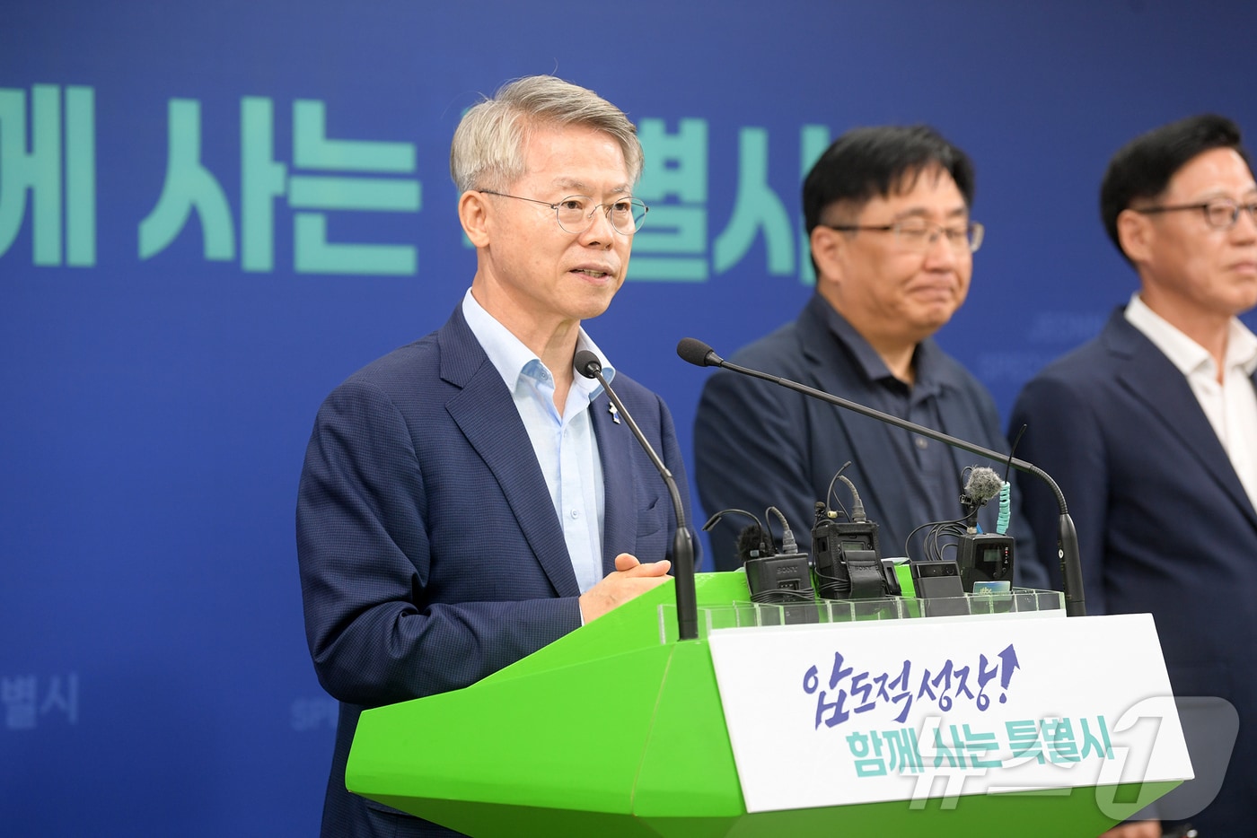 민형배 전남광주통합특별시장이 30일 전남광주통합특별시 광주청사에서 국립의대 신설 신청과 관련된 브리핑을 열고 '국립순천대학교'를 선정 대학으로 발표하고 있다.(사진=전남광주통합특별시 제공. 재판매 및 DB 금지.) /뉴스1
