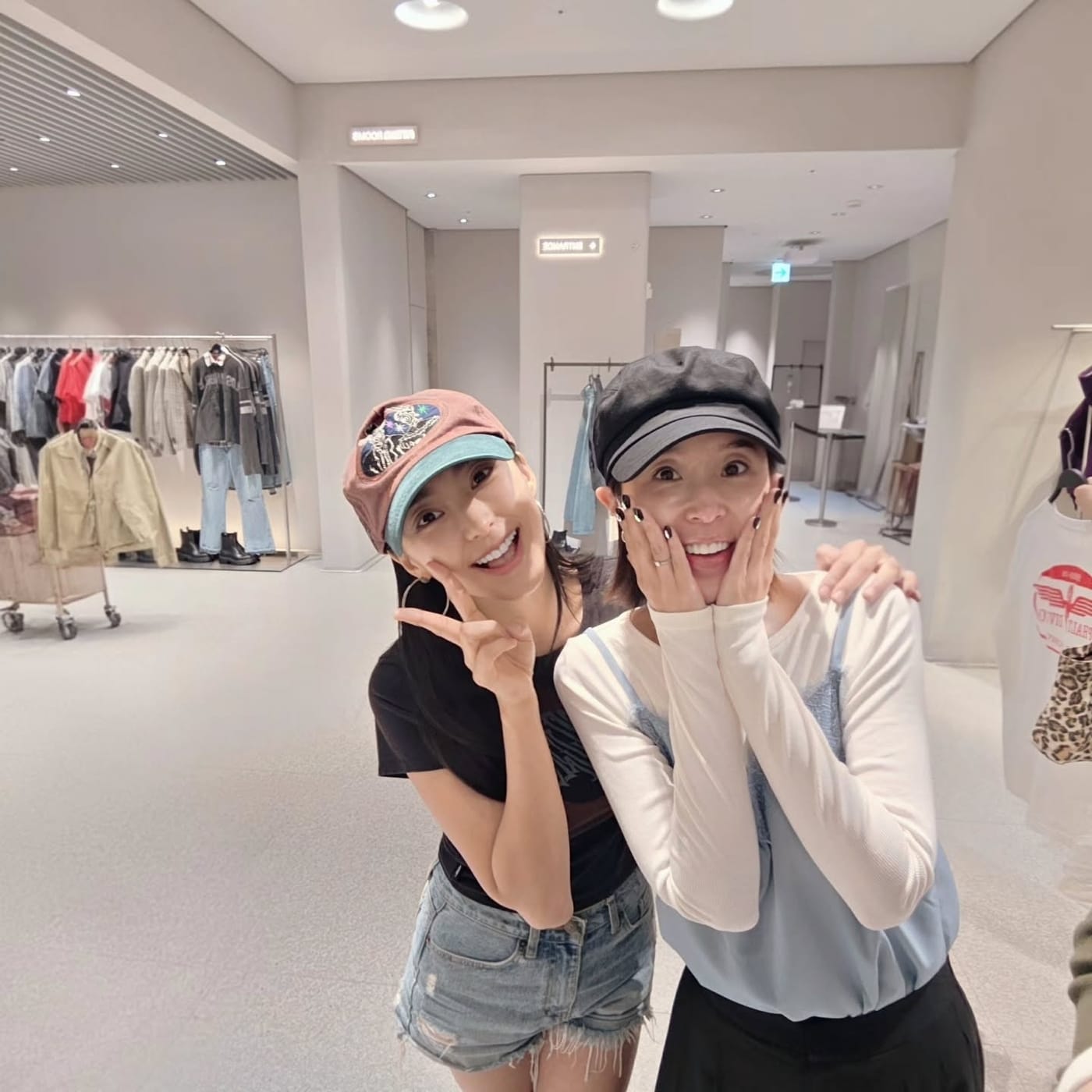 보라(왼쪽)와 신지 (신지 SNS)