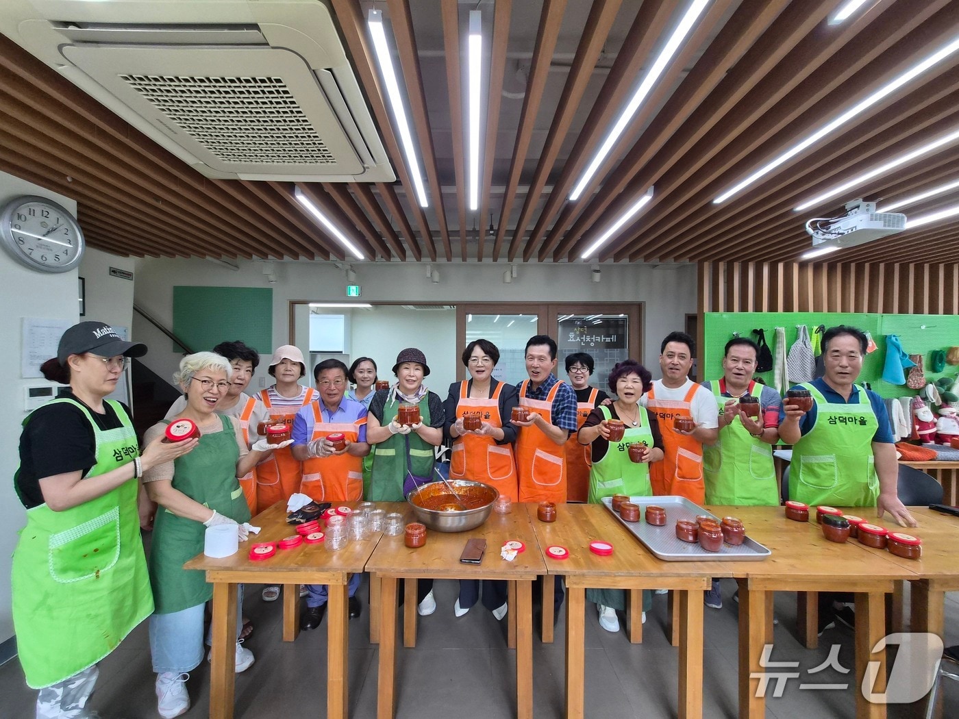 삼덕마을 주민공동체 운영회가 지난 27일 '고추장볶음 나눔 행사'를 열었다.(성북구 제공)