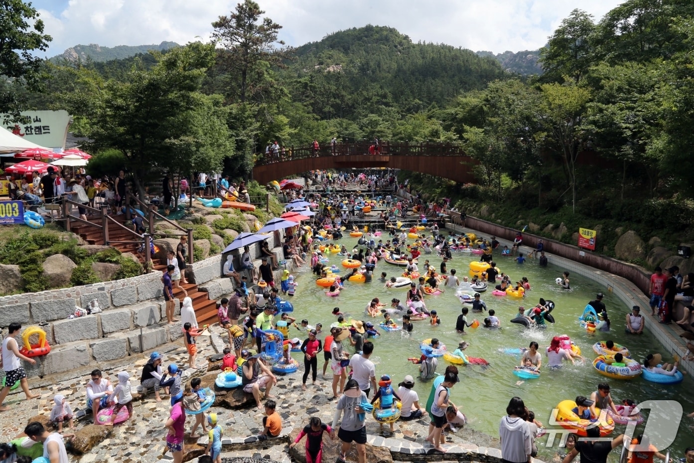 전남광주 영암 기찬랜드에서 시민들이 물놀이를 즐기는 모습.(전남광주통합특별시 제공. 재판매 및 DB 금지.)