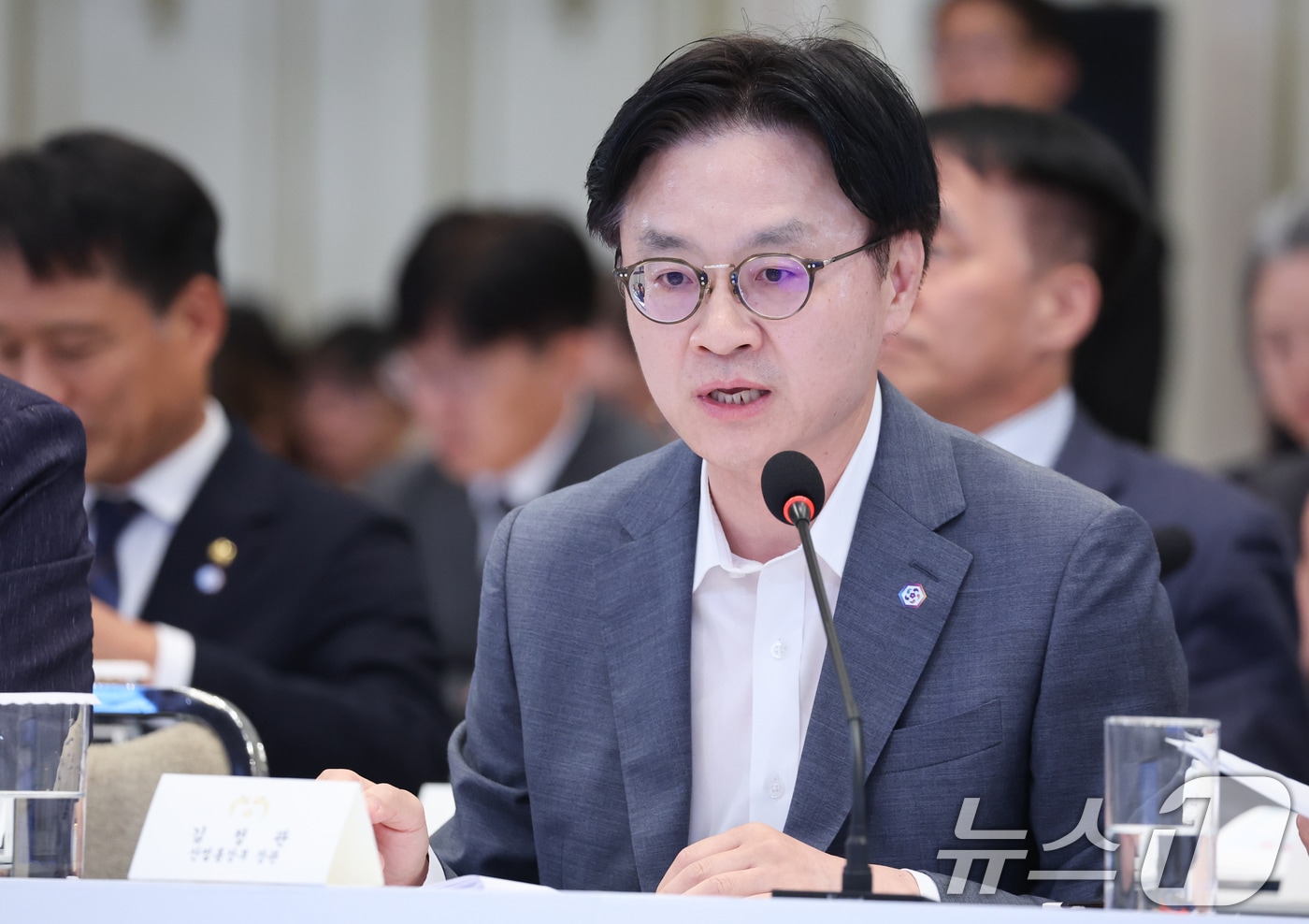 김정관 산업통상부 장관이 4일 청와대 영빈관에서 열린 산업통상부, 기후에너지환경부, 지식재산처, 원자력안전위원회, 기상청 2차 업무보고에서 업무보고를 하고 있다. 2026.8.4 ⓒ 뉴스1 이재명 기자