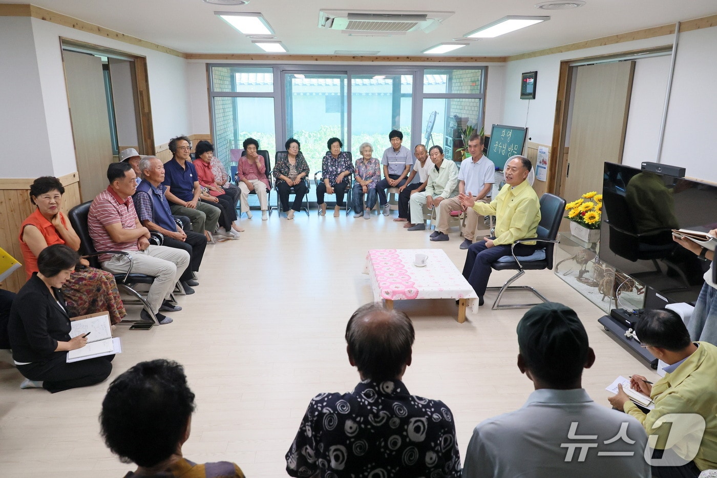 한득수 전북 임실군수가 경로당을 방문해 폭염 대응을 점검하고 있다.(임실군제공, 재판매 및 DB금지)2026.8.4/뉴스1