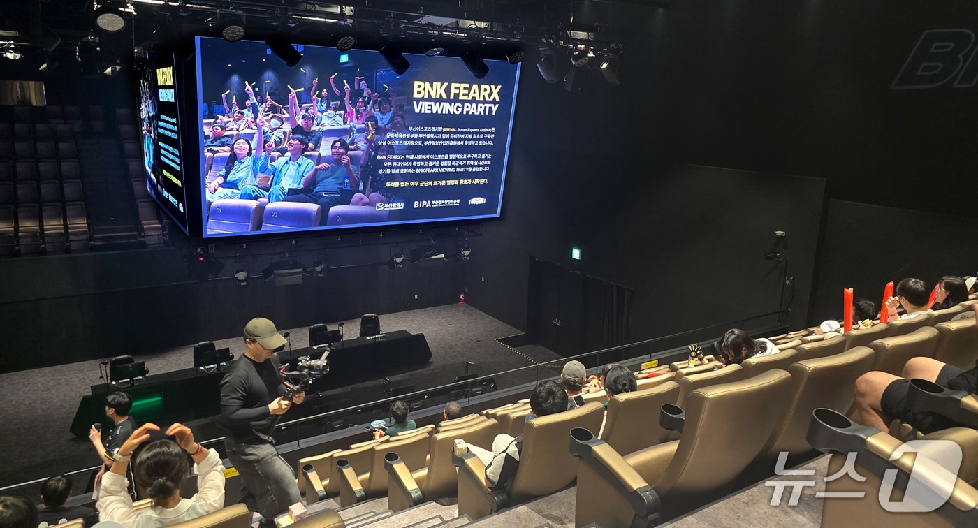부산e스포츠경기장에서 열린 BNK 피어엑스 뷰잉파티 모습 (BNK금융그룹 제공. 재판매 및 DB금지)