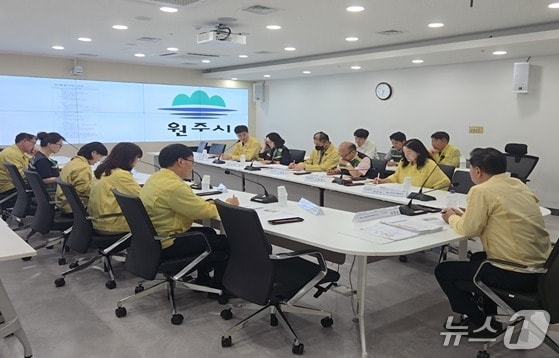 김정남 강원 원주시 부시장이 지난 3일 시청에서 폭염 대응 대책회의를 열었다. (원주시 제공. 재판매 및 DB금지) 2026.8.4/뉴스1