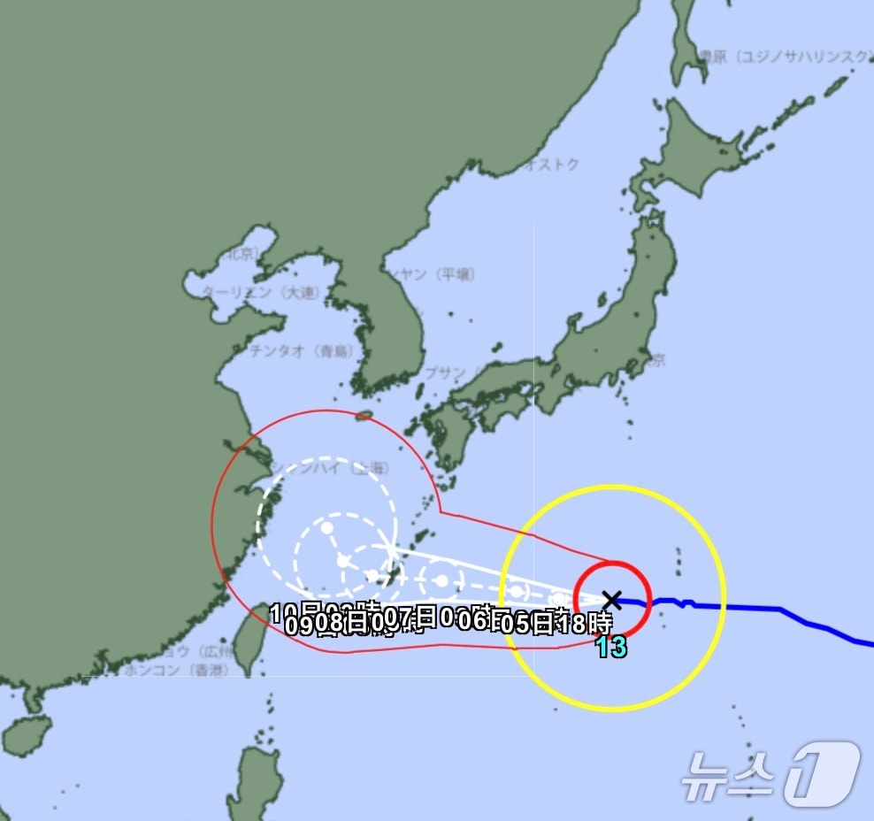 제 13호 태풍 돌핀 예상 이동 경로(일본기상청 제공) ⓒ 뉴스1