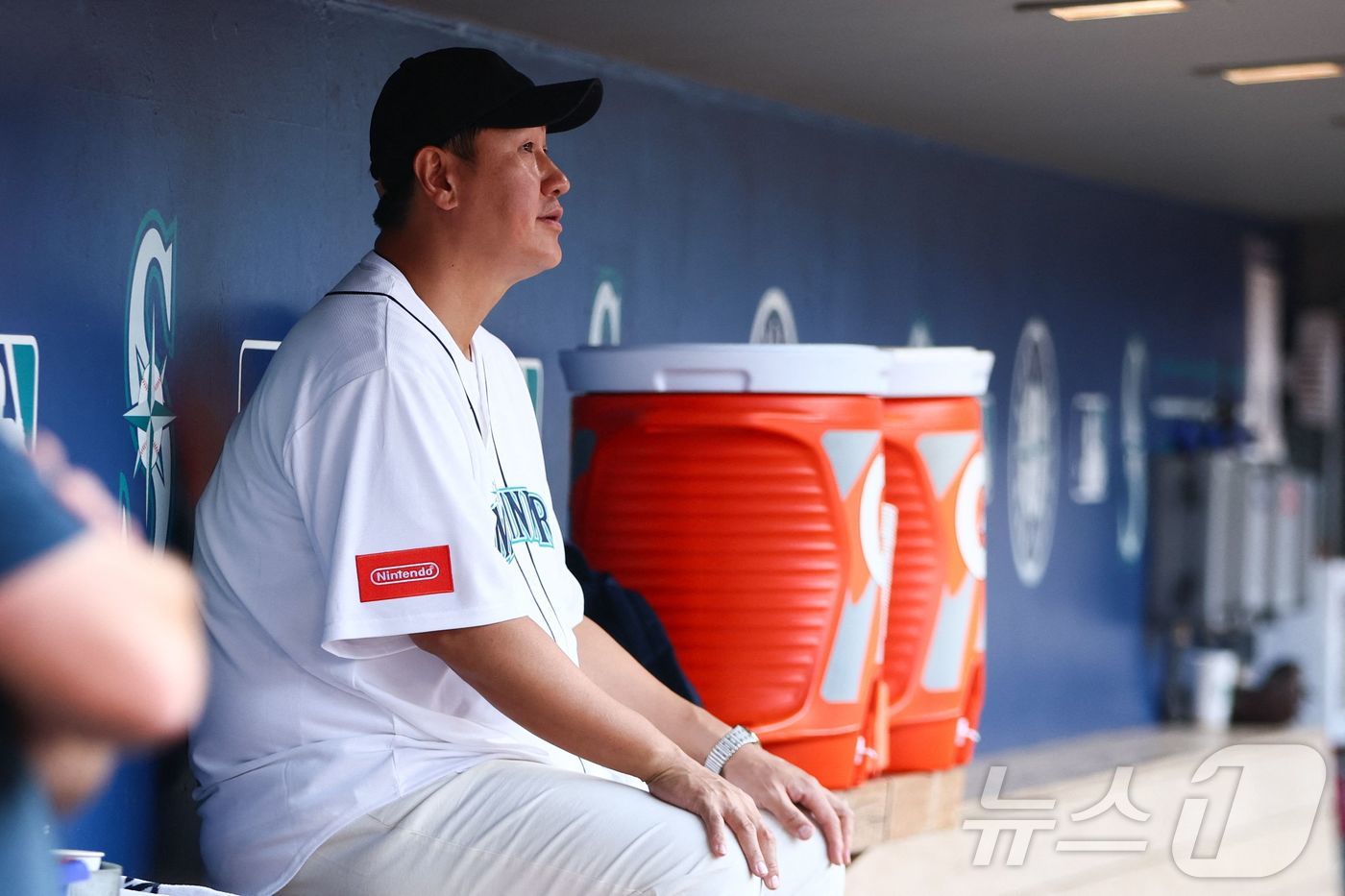 이대호가 5일(한국시간) 열린 2026 메이저리그 시애틀 매리너스와 디트로이트 타이거스 경기에서 시구자로 나섰다. ⓒ AFP=뉴스1