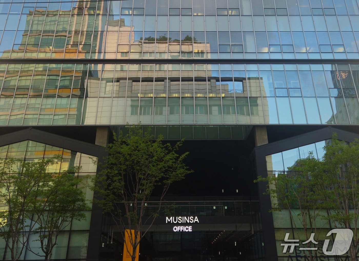성수동은 거대한 '무신사 타운'...7번째 사무실 들어선다 - 뉴스 썸네일 이미지