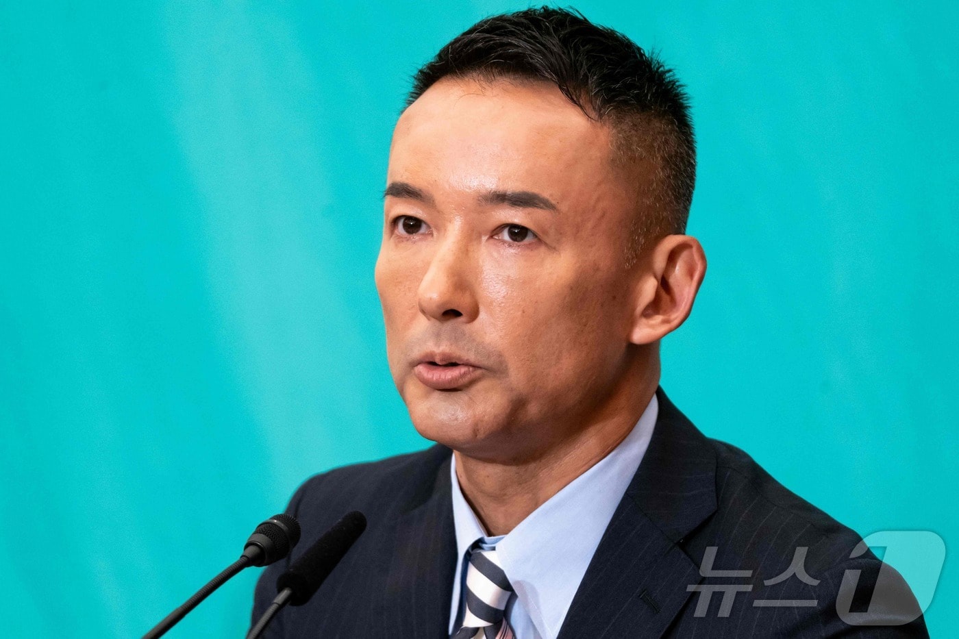 야마모토 다로 전 레이와신센구미 대표. 그는 건강 문제와 과속 운전으로 인한 도로교통법 위반 처분을 이유로 지난달 9일 대표직 사임과 정계 은퇴를 선언했다. 사진은 지난해 7월 2일 총선 전 당대표 토론회 당시 촬영. 2025.7.2 ⓒ AFP=뉴스1