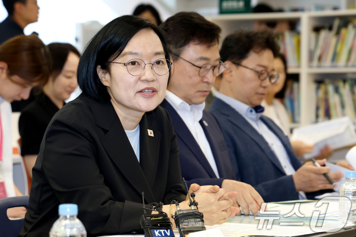 한성숙 국무총리가 지난 7일 오전 서울 영등포구 영문초등학교에서 열린 방학중 초등돌봄ㆍ교육현장 간담회에서 발언하고 있다. 2026.8.7 ⓒ 뉴스1 이광호 기자