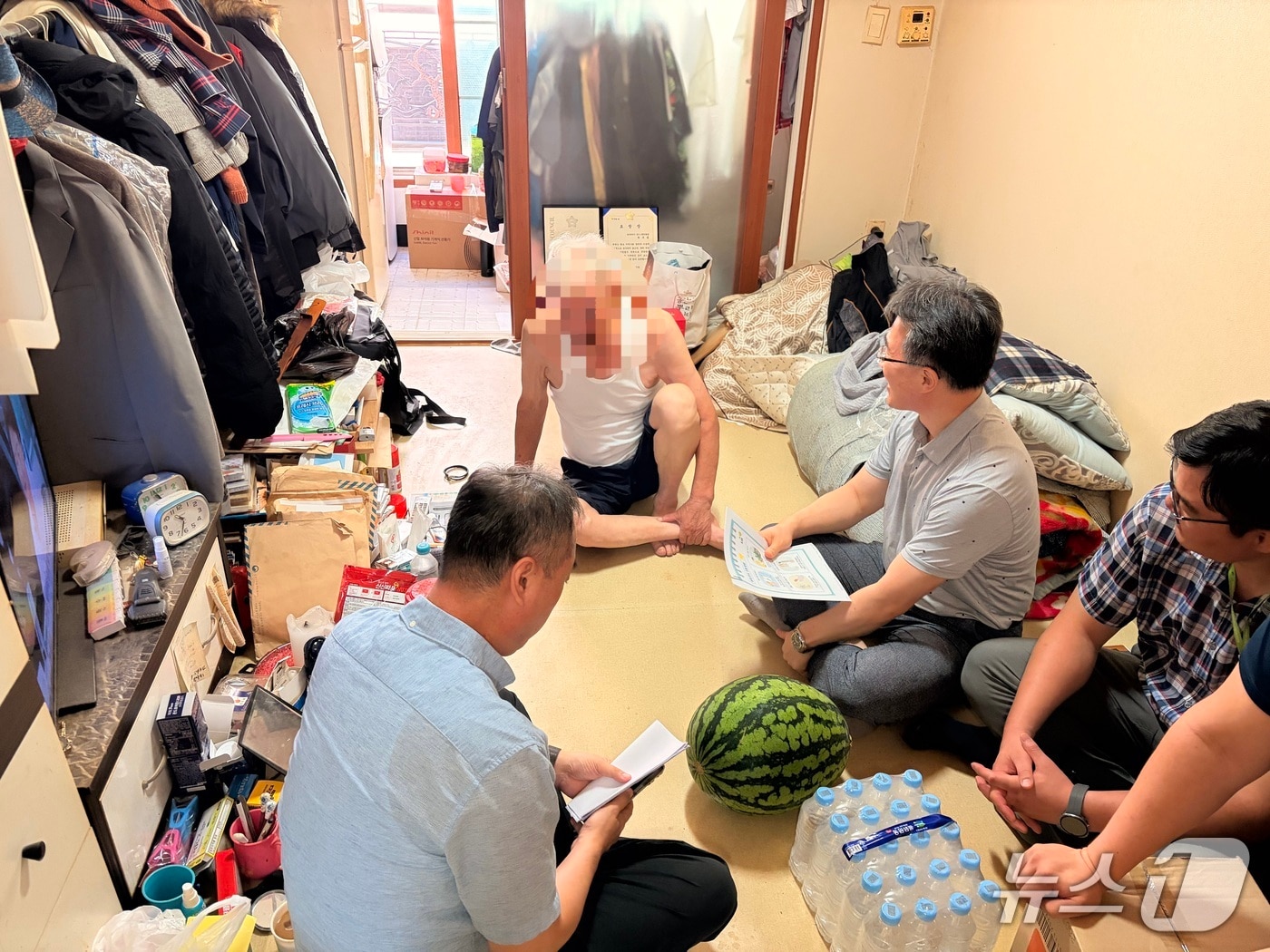 LH 대전충남지역본부가 폭염 취약계층 안전점검에 나섰다.(LH 대전충남지역본부 제공. 재판매 및 DB금지)/뉴스1