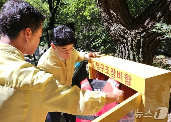 주대영 국립공원공단 이사장이 7일 충북 단양군 영춘면에 위치한 소백산국립공원 남천야영장을 찾아 물놀이 안전관리 실태를 점검했다. (국립공원공단 제공. 재판매 및 DB금지) 2026.8.7/뉴스1