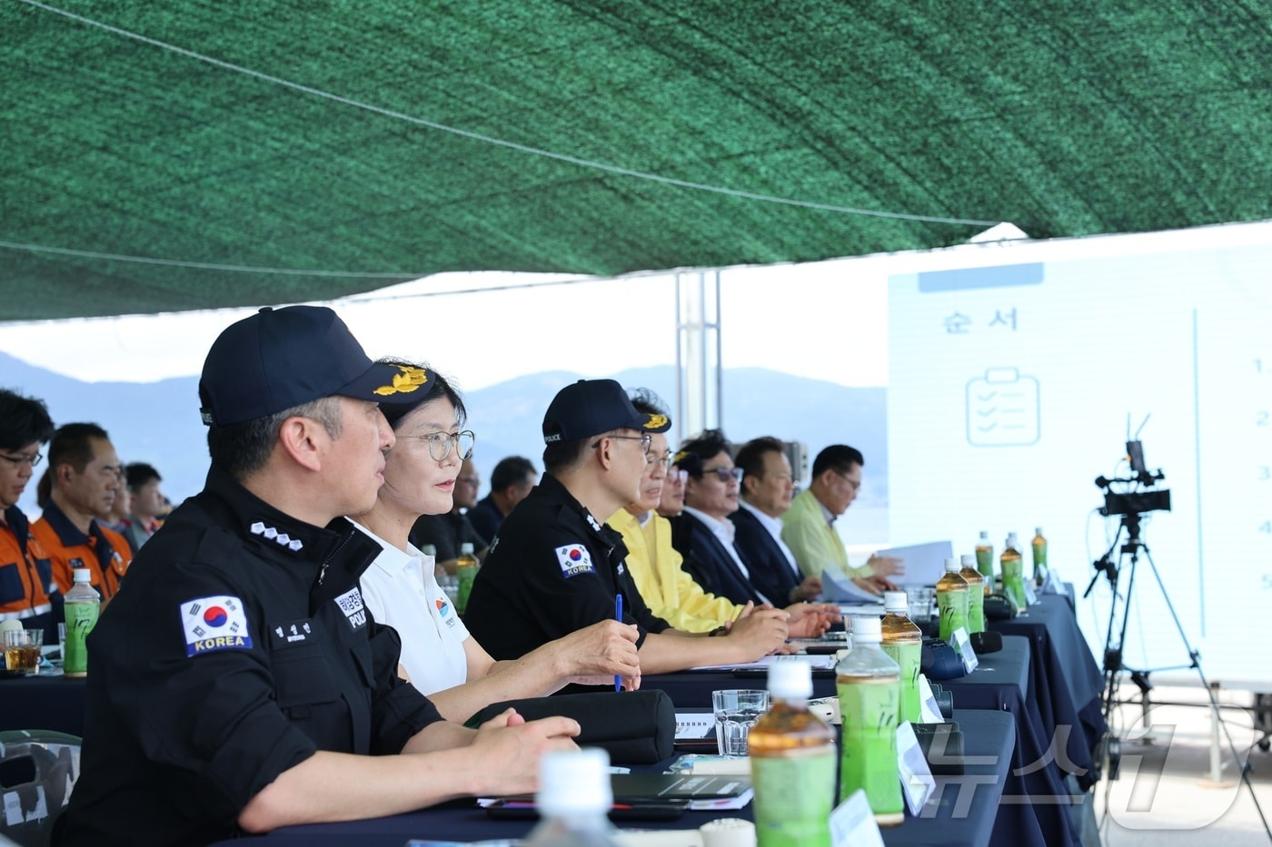 명성민 여수해양경찰 서장이 지난달 27일 민관합동 복합사고 대응훈련을 실시하고 있다. (여수해경 제공. 재판매 및 DB금지) ⓒ 뉴스1 김성준 기자
