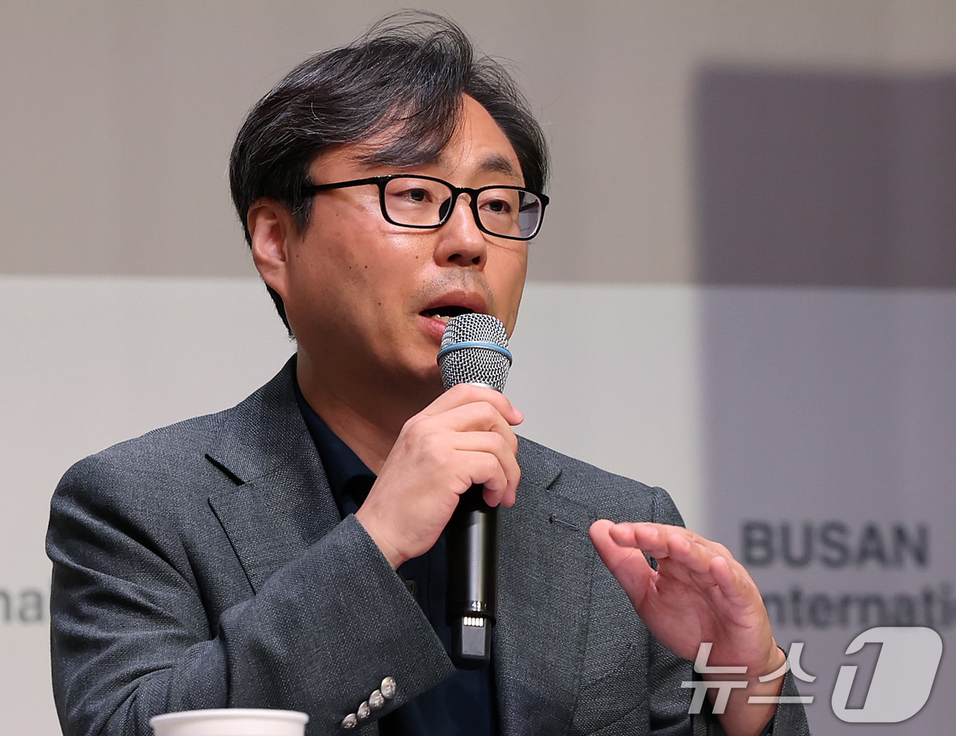 정한석 부산국제영화제 집행위원장이 1일 오후 서울 중구 대한상공회의소에서 열린 제31회 부산국제영화제 개최 기자회견에서 주요 선정작 등 세부 계획들을 소개하고 있다. 오는 10월 6일부터 15일까지 열리는 부산국제영화제는 영화의전당 등 8개 극장 31개 스크린에서 공식 초청작 59개국 246편을 포함한 총 315편을 상영한다. 2026.9.1 ⓒ 뉴스1 김진환 기자