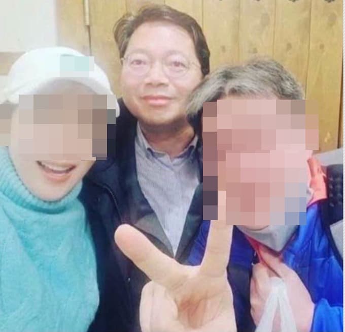 김승원 법무부 장관 후보자가 2022년 2월 브로커로 알려진 양 모 씨, A 판사와 함께 서울 여의도 식당에서 찍은 사진. (SNS 갈무리· 재판매 및 DB금지) ⓒ 뉴스1