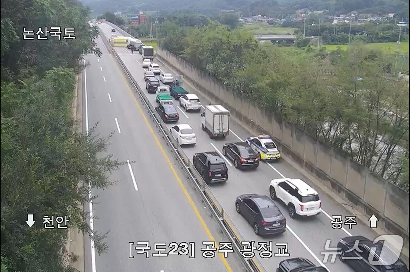 공주시 정안면 교통사고 현장. (도로공사 CCTV 갈무리, 재판매 및 DB금지) / 뉴스1