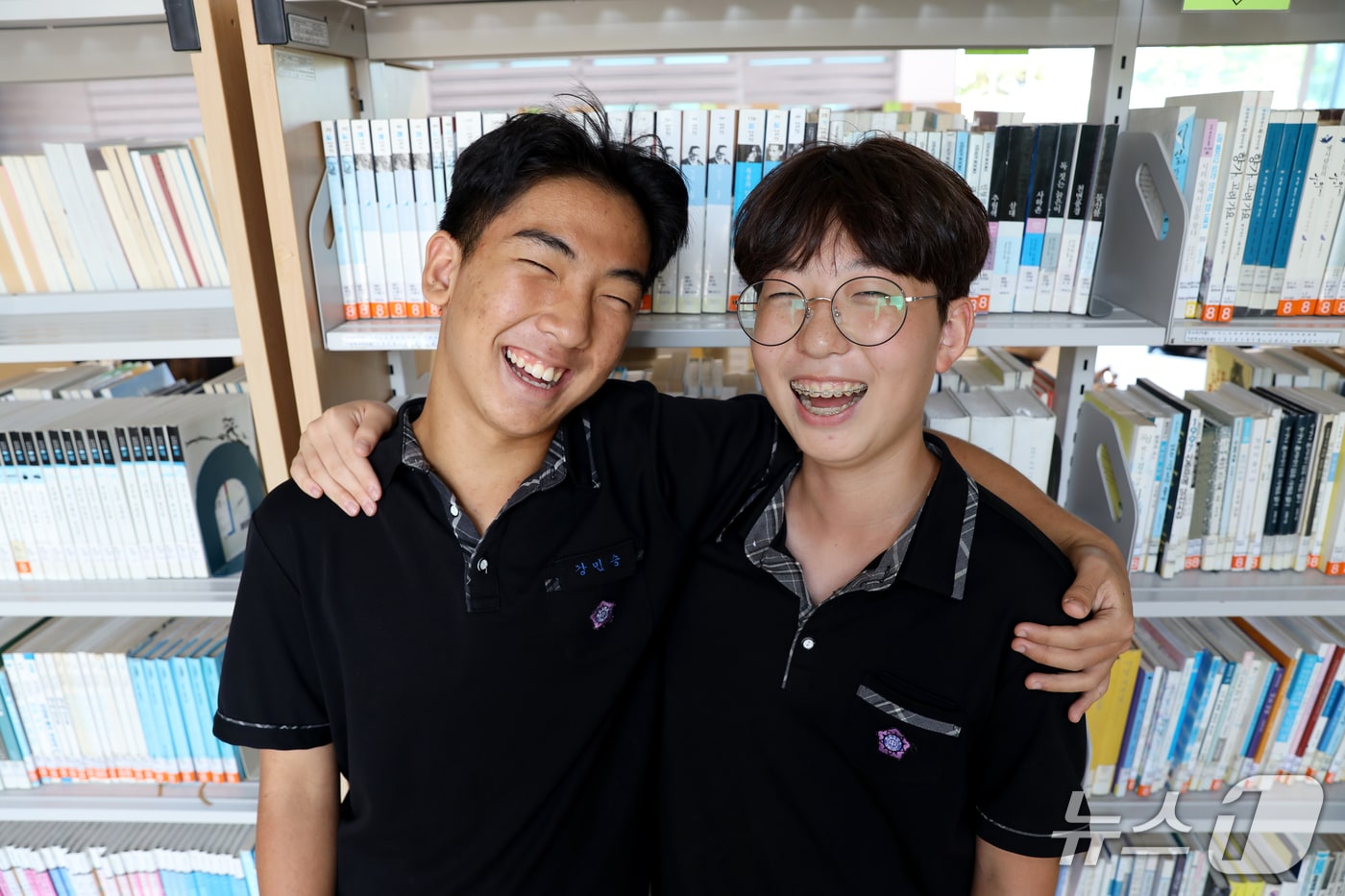 화진중 3학년 강민승 학생(왼쪽)과 2학년 이소찬 학생(오른쪽). (울산교육청 제공. 재판매 및 DB 금지) /뉴스1