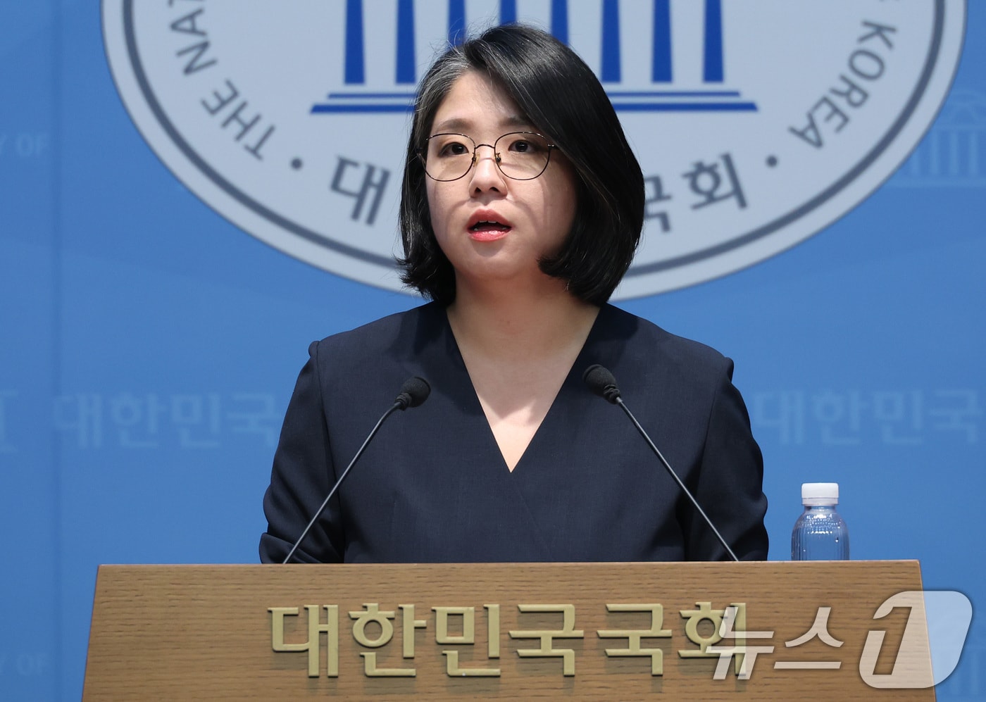 Rep. Yong Hye-in States Position on Controversy Over Lawmakers Holding Concurrent Cabinet Positions