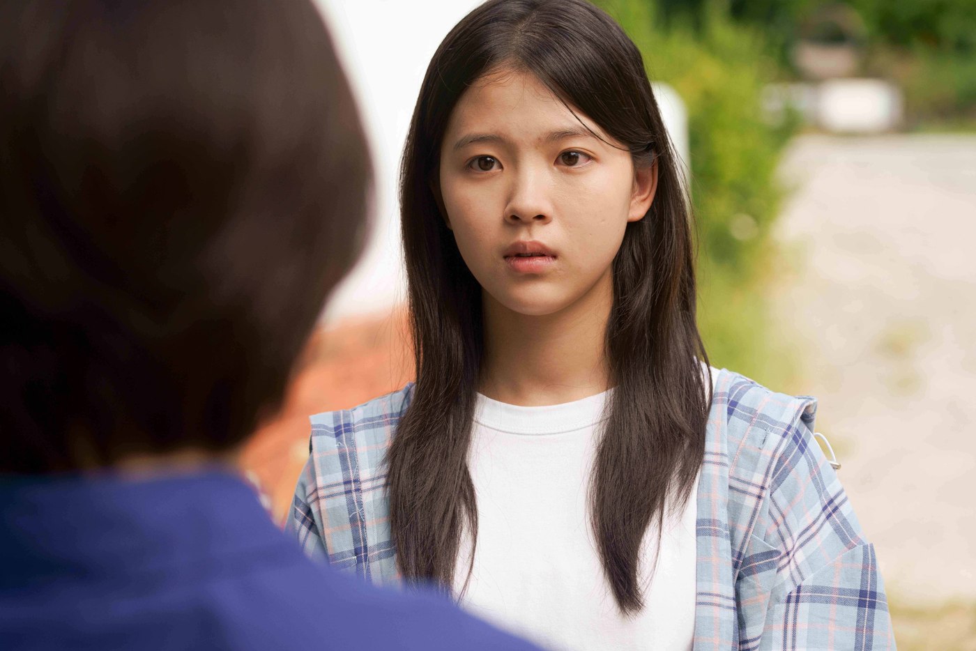 '캐리어를 끄는 소녀' 최명빈 스틸컷(싸이더스 제공)