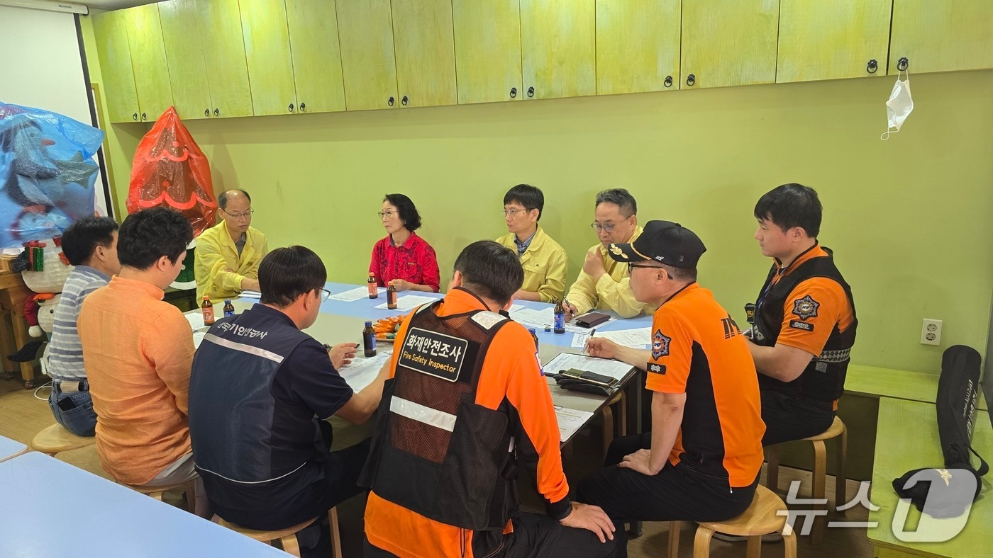 전북 완주군은 추석 명절을 앞두고 전통시장 시설물에 대한 민관 합동 안전점검을 실시했다고 10일 밝혔다.(완주군 제공. 재판매 및 DB금지)2026.9.10/뉴스1