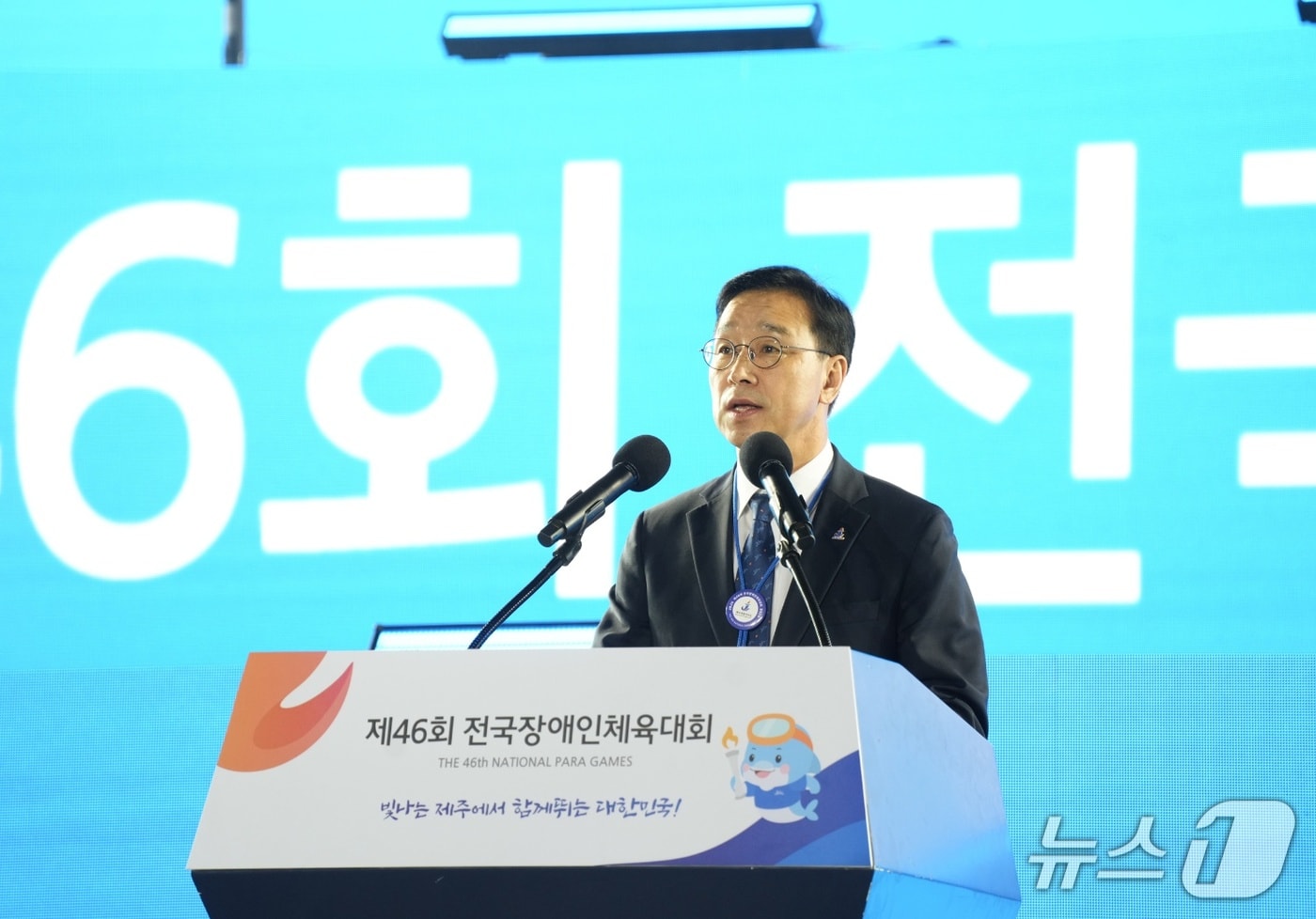 위성곤 제주도지사가 11일 오후 서귀포시 제주월드컵경기장에서 열린 제46회 전국장애인체육대회 개막식에서 환영사를 하고 있다.  (제주도 제공. 재판매 및 DB 금지)