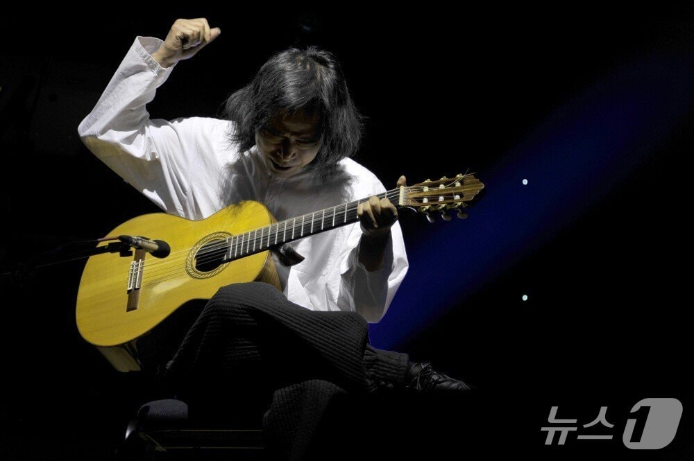 기타리스트 김광석. (몬스터즈크래프트비어 제공. 재판매 및 DB 금지)/뉴스1