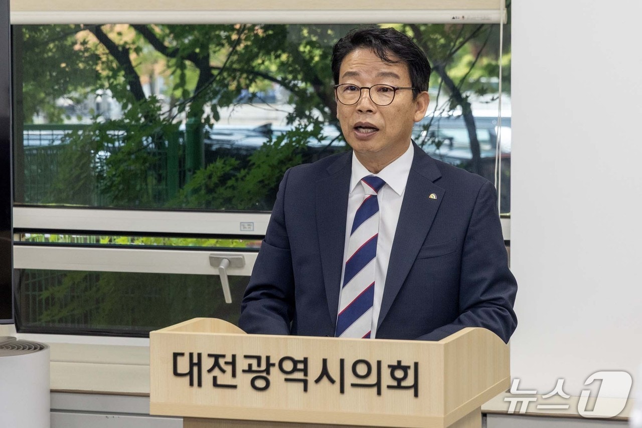김찬술 대덕구청장이 14일 대전시의회에서 기자회견을 하고 있다. (대덕구 제공. 재판매 및 DB 금지)