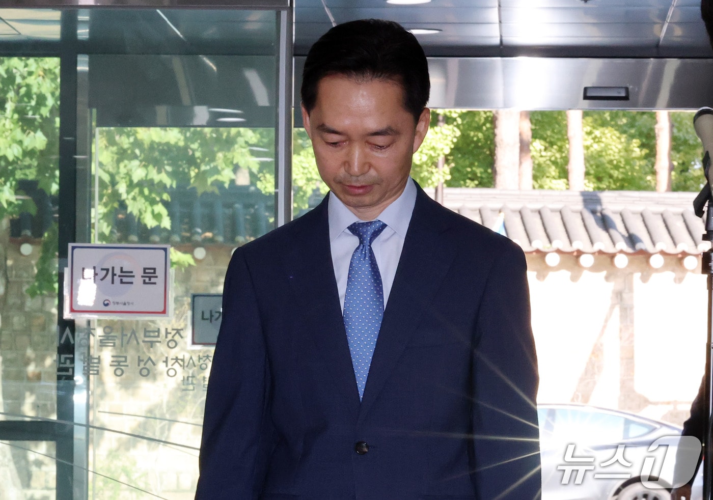 김지용 중대범죄수사청장 후보자가 14일 오후 청문회 준비 사무실이 마련된 서울 종로구 정부서울청사 창성동 별관에 입장 발표를 하기위해 들어서고 있다. 2026.9.14 ⓒ 뉴스1 박세연 기자