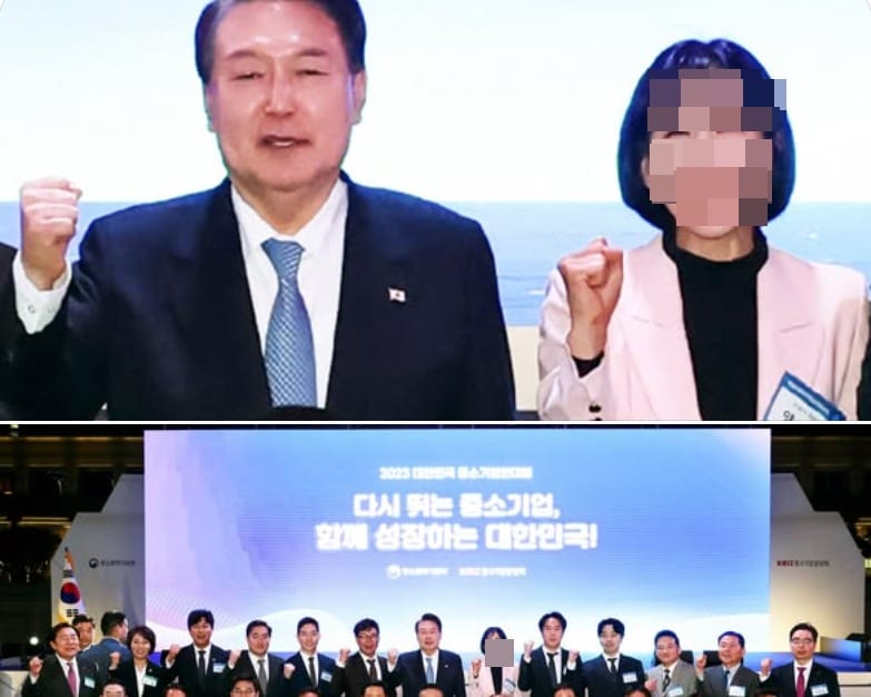 2023년 5월 23일 용산 대통령실에서 열린 중소기업인 초청 행사에서 윤석열 대통령이 '식약청 신약승인 로비' 브로커로 알려진 양 모 씨와 파이팅하고 있는 모습. (SNS 갈무리·재판매 및 DB 금지) ⓒ 뉴스1