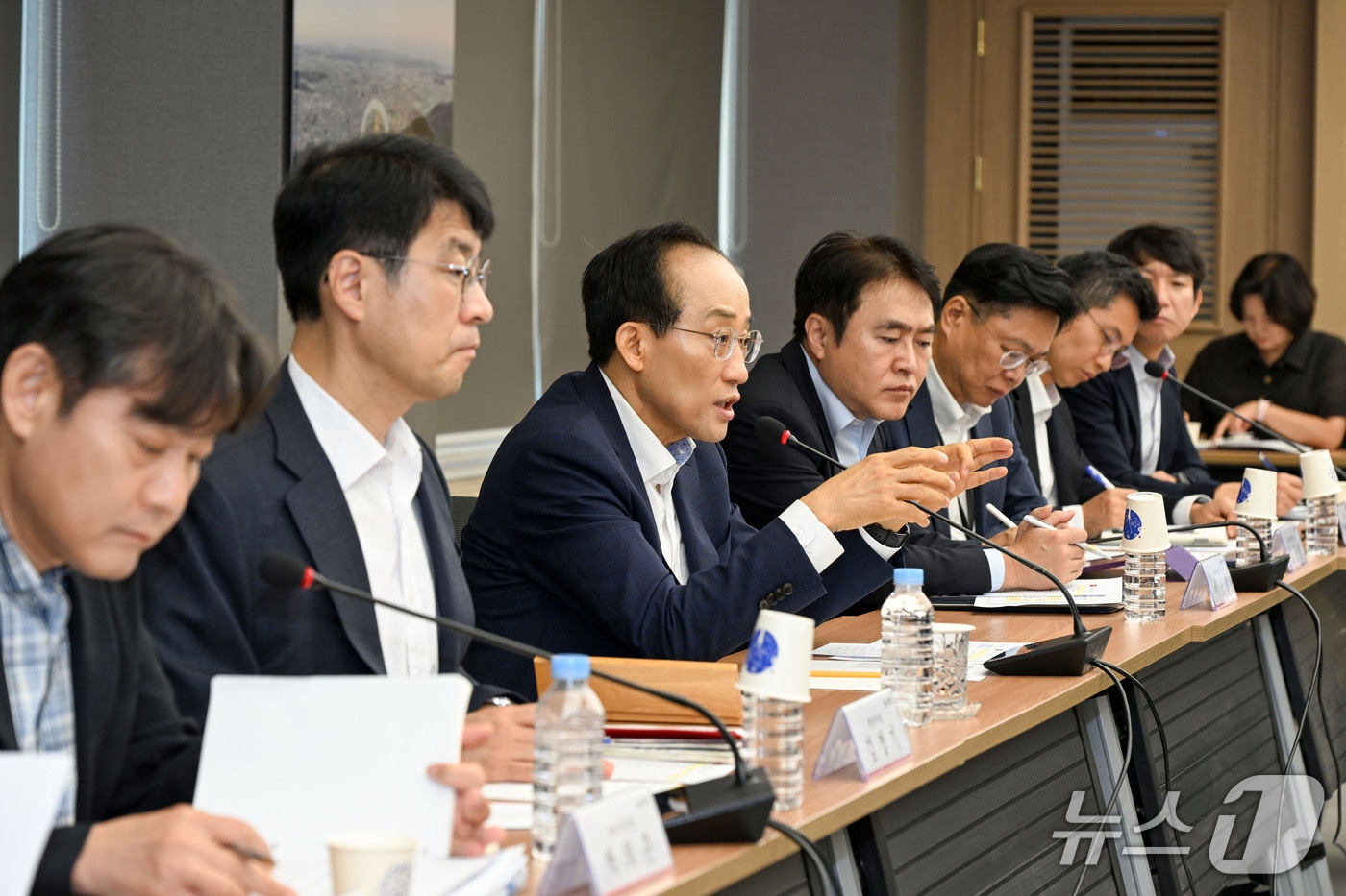 15일 대구시 산격청사에서 열린 간부회의에서 추경호 시장이 발언하고 있다. 추 시장은 이날 "공정이 살아야 조직이 산다"며 공정한 조직 문화를 강조했다.(대구시 제공, 재판매 및 DB 금지) ⓒ 뉴스1 이재춘 기자