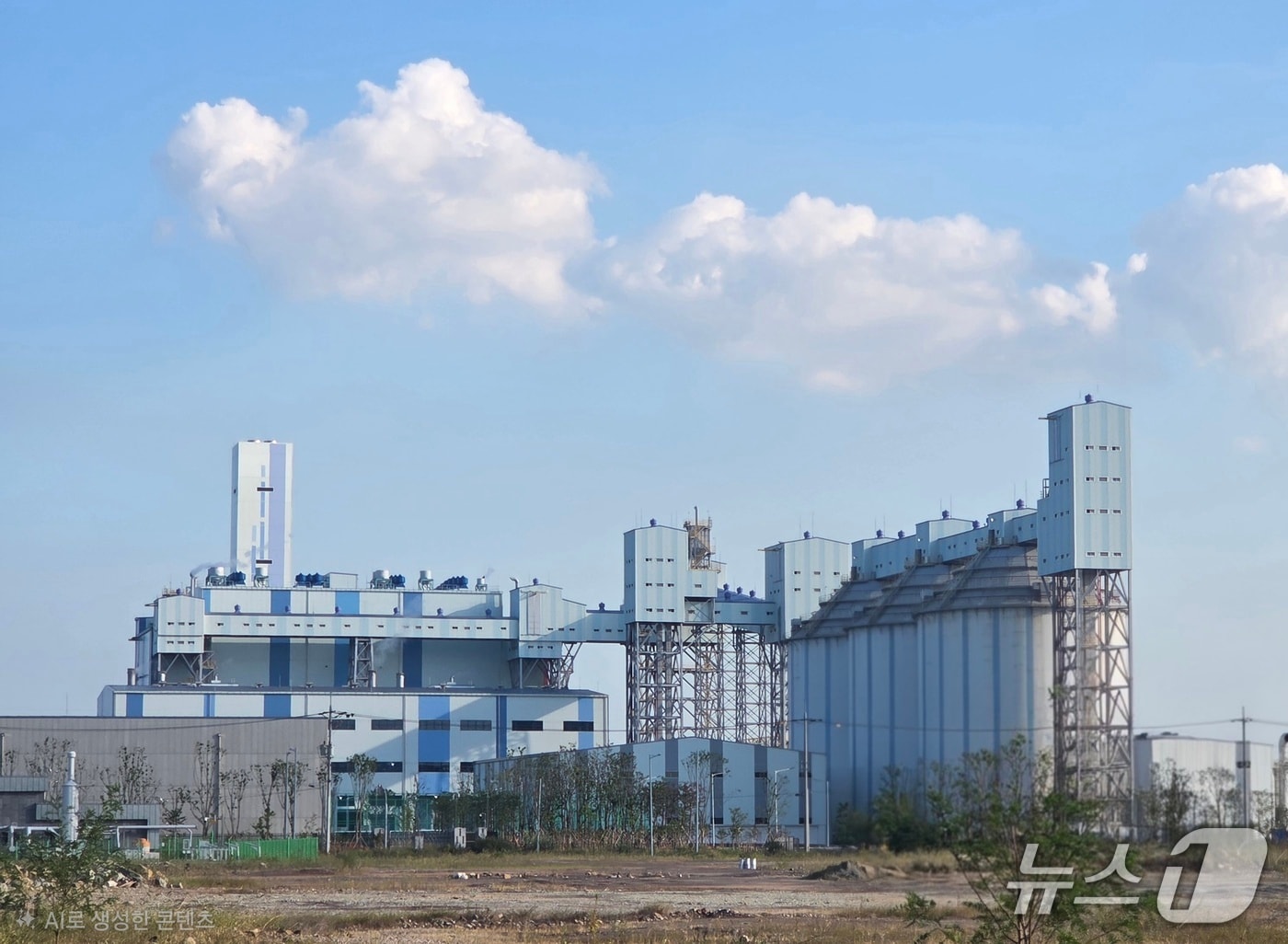 광양지역환경단체와 지역주민들이 황금산업단지에 건설중인 국내 최대 규모의 220MW급 목재 바이오매스 발전소의 상업운전 중단을 촉구했다.(독자제공)