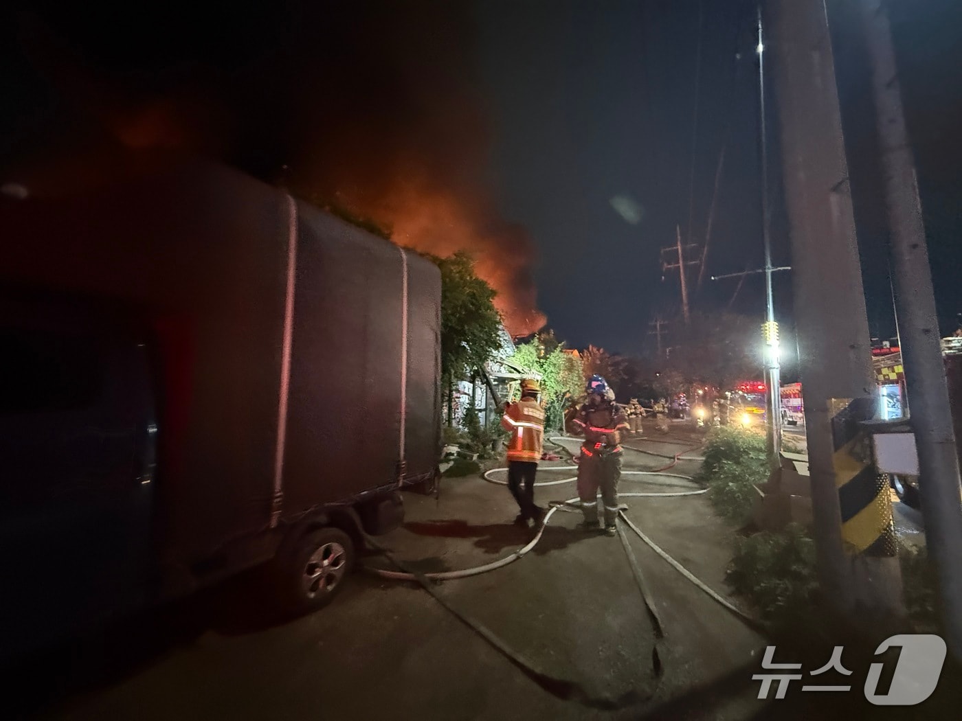 17일 광명 비닐하우스 화재 (경기도소방재난본부 제공. 재판매 및 DB 금지)