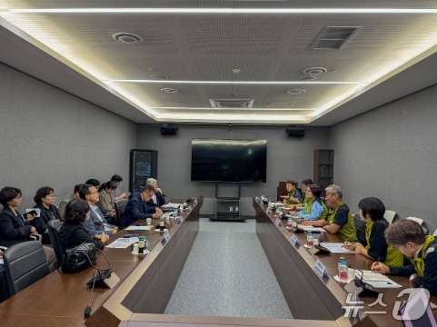 전국보건의료산업노동조합 강원지역본부과 사측은 지난 17일 오후 삼척의료원에서 열린 '2026년 임금 및 단체협약 체결을 위한 3차 공동교섭'을 진행했다.(보건의료노조 강원본부 제공. 재판매 및 DB 금지)