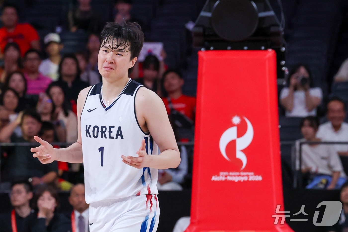 18일 일본 나고야 아이치인터내셔널 아레나에서 열린 2026 아이치·나고야 아시안게임 남자농구 준결승 대한민국과 이란의 경기, 한국 이현중이 3점슛을 성공한 뒤 어깨를 으쓱 들고 있다. 2026.9.18 ⓒ 뉴스1 안은나 기자