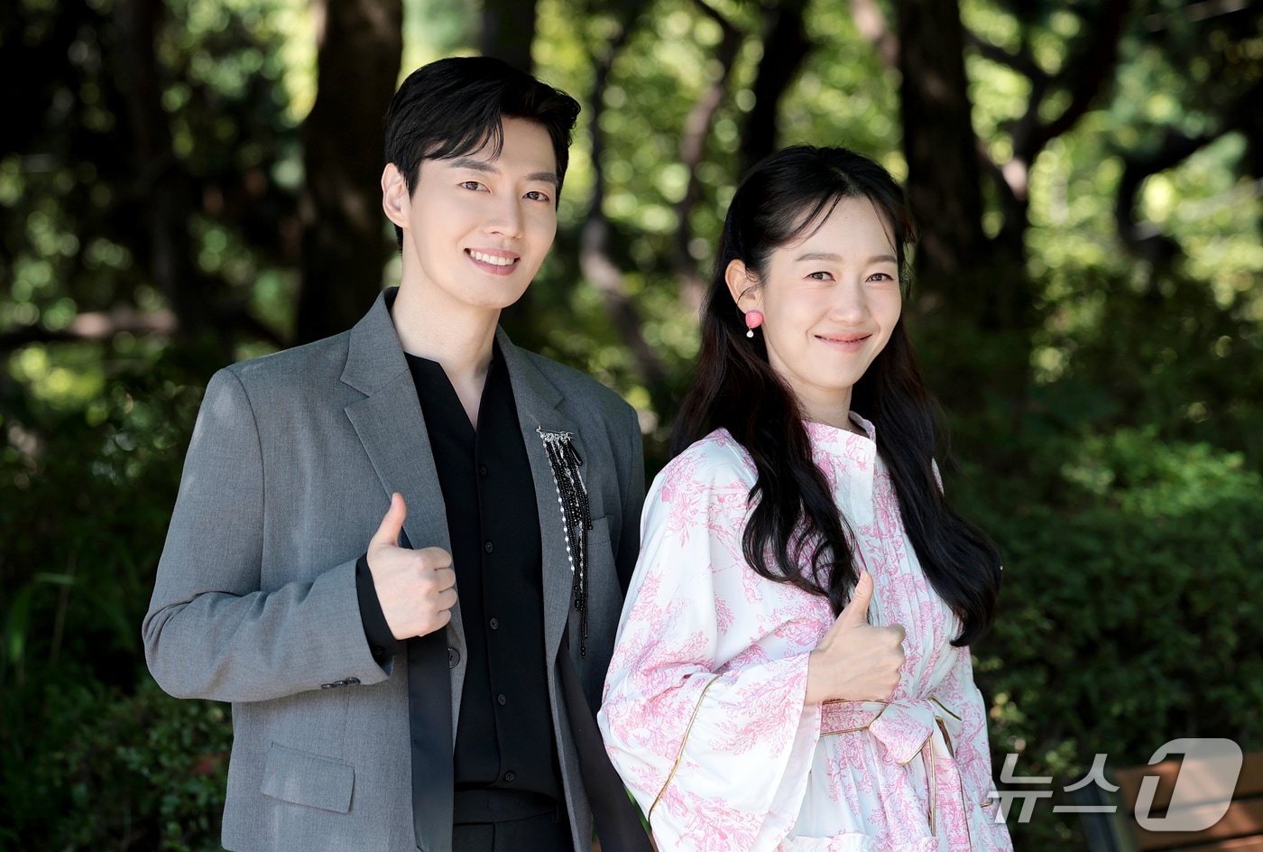 박철규(왼쪽, 부캐 철규), 엄지인 아나운서(부캐 엄영자) ⓒ 뉴스1 권현진 기자