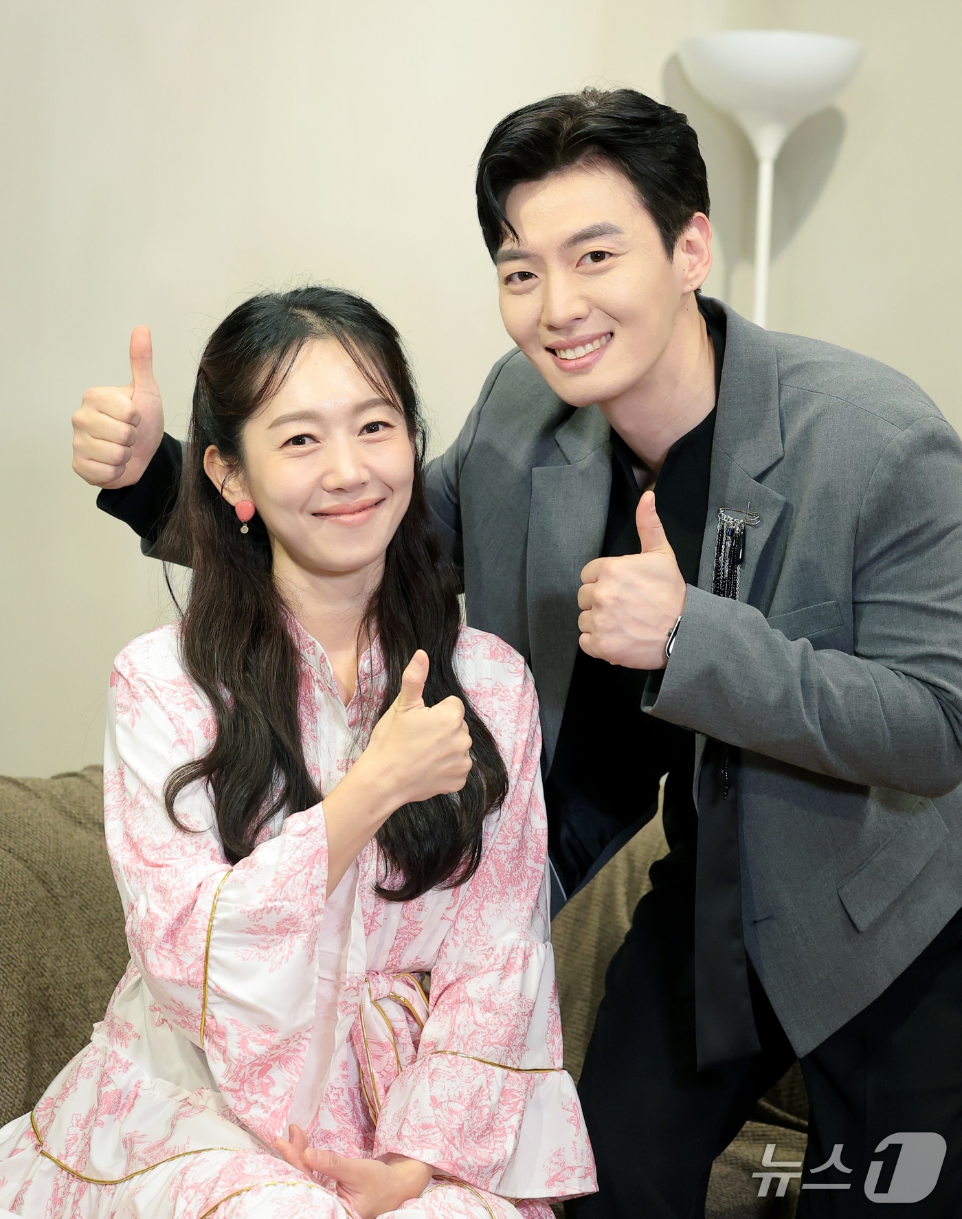 엄지인(왼쪽, 부캐 엄영자), 박철규 아나운서(부캐 철규) ⓒ 뉴스1 권현진 기자