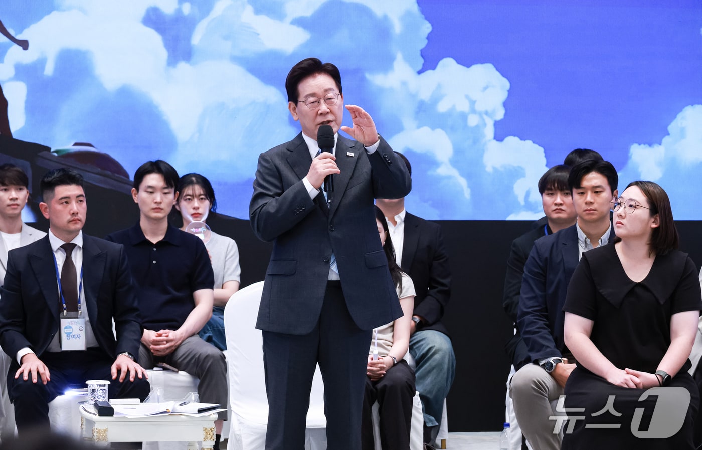 이재명 대통령이 19일 청와대 영빈관에서 열린 청년 오픈마이크에서 발언을 하고 있다. (청와대통신사진기자단) 2026.9.19 ⓒ 뉴스1 이재명 기자