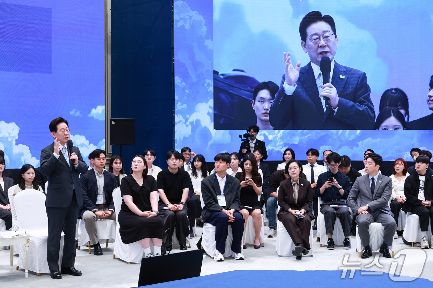 이재명 대통령이 지난 19일 청와대 영빈관에서 열린 청년 오픈마이크에서 발언을 하고 있다. (청와대통신사진기자단) 2026.9.19 ⓒ 뉴스1 이재명 기자