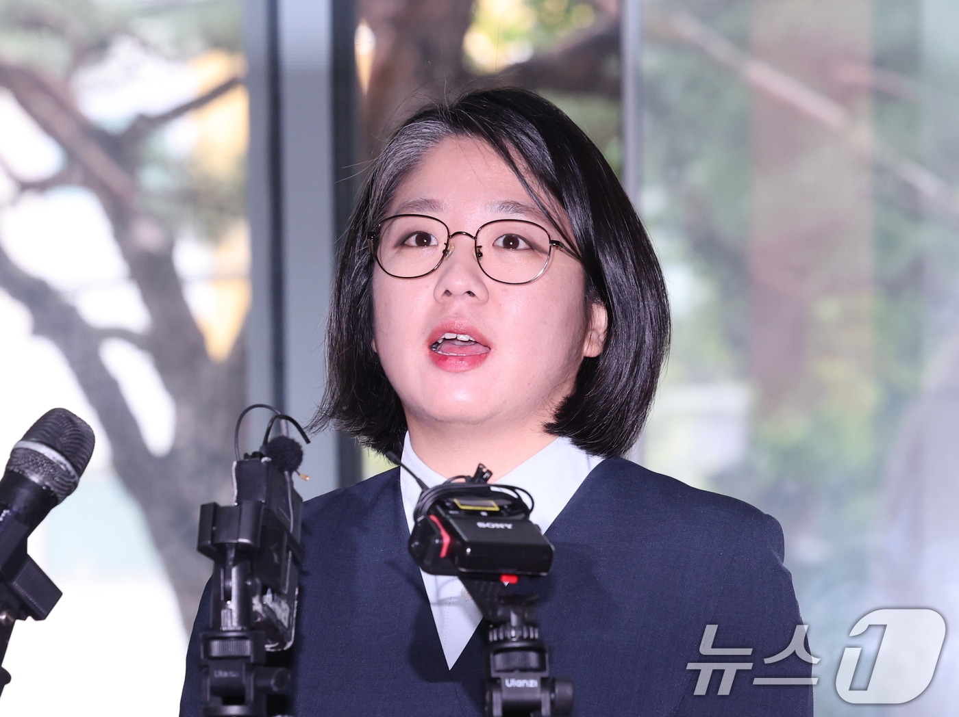용혜인 성평등가족부 장관 후보자가 2일 오전 서울 서대문구 한국청소년활동진흥원에 마련된 인사청문회 준비사무실로 첫 출근하며 취재진의 질문에 답하고 있다. 2026.9.2 ⓒ 뉴스1 박지혜 기자