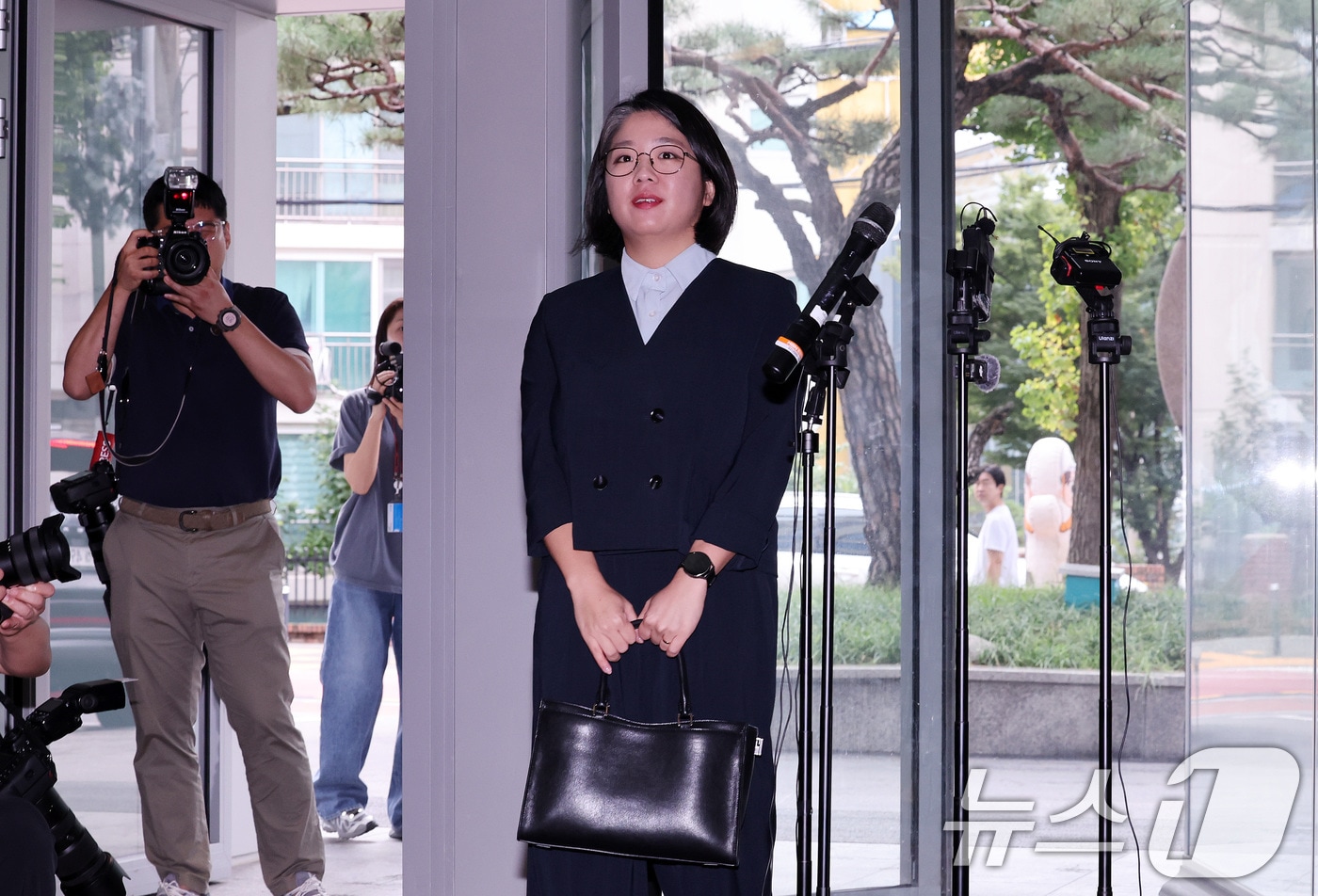 용혜인 성평등가족부 장관 후보자가 2일 오전 서울 서대문구 한국청소년활동진흥원에 마련된 인사청문회 준비사무실로 첫 출근하고 있다. 2026.9.2 ⓒ 뉴스1 박지혜 기자