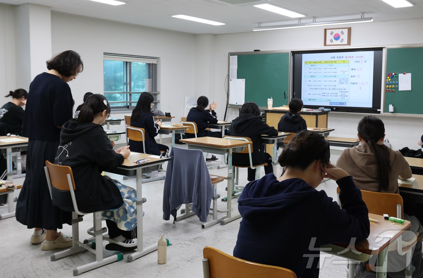 2027학년도 대학수학능력시험 9월 모의평가가 치뤄진 2일 대전 유성구 대덕고에서 학생들이 시험을 준비하고 있다. 2026.9.2 ⓒ 뉴스1 김기태 기자