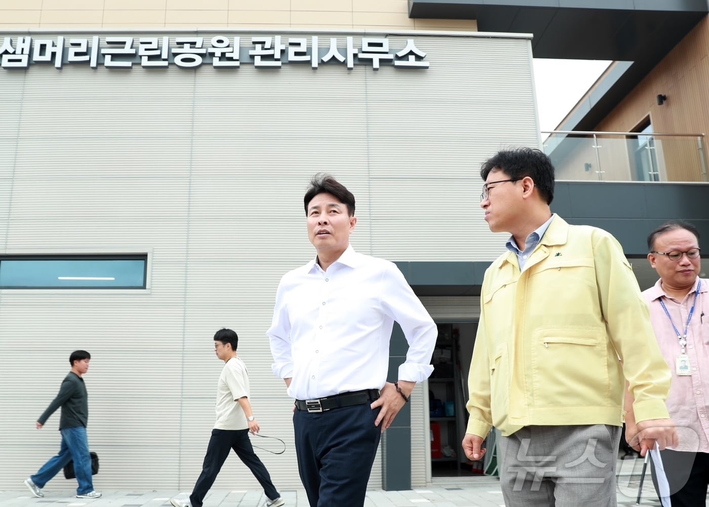 전문학 대전 서구청장이 현장 점검을 하는 모습. (서구 제공. 재판매 및 DB 금지)