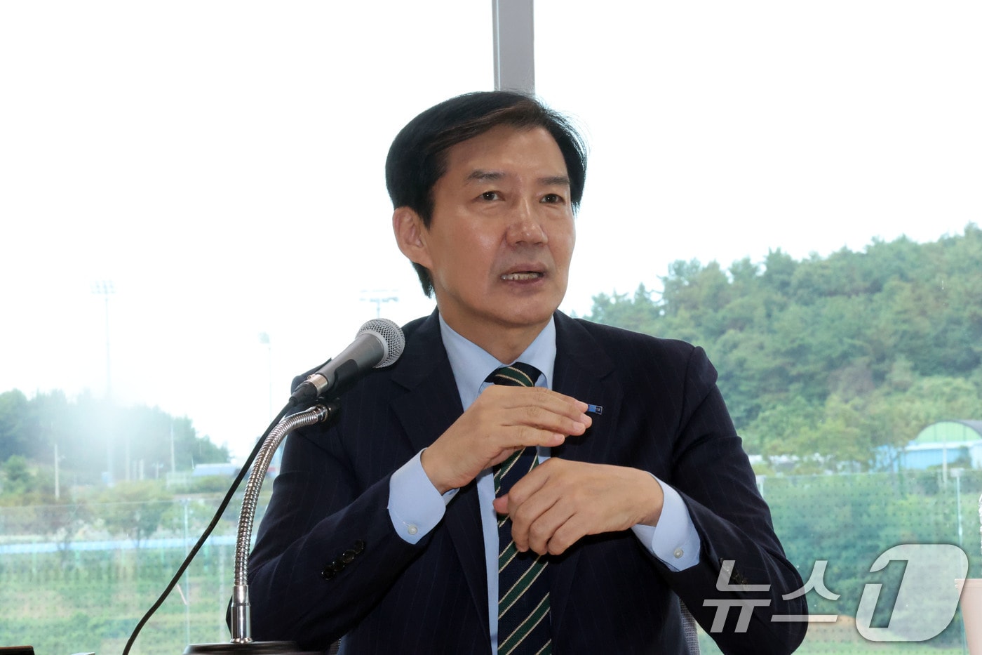 조국 혁신정책연구원장이 지난 2일 오후 전남광주 신안군 압해읍 보훈회관에서 열린 '2026 신안군 명사 초청 특강'에서 '호남정치의 미래'를 주제로 강연하고 있는 모습. 2026.9.2 ⓒ 뉴스1 박지현 기자