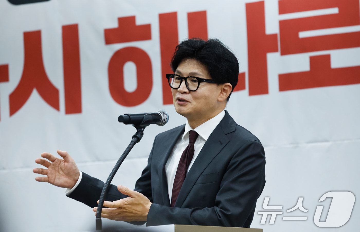 한동훈 무소속 의원이 2일 전남광주통합특별시 서구 홀리데이인 호텔에서 열린 김화진 국민의힘 전남광주통합특별시당 위원장 취임식에 참석해 축사를 하고 있다. 2026.9.2 ⓒ 뉴스1 김태성 기자