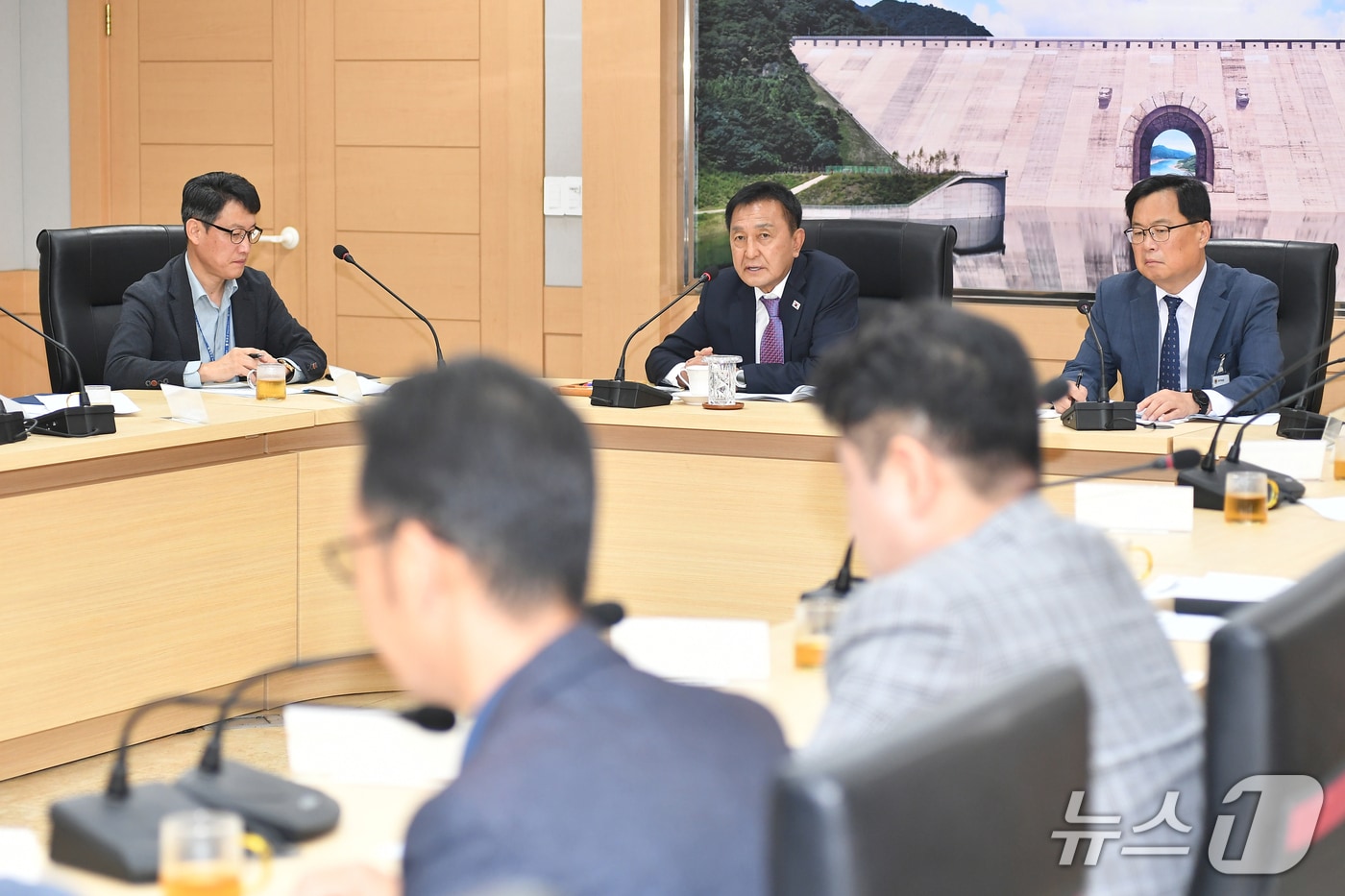 강원 화천군 추석명절 종합대책회의가 지난 18일 군청에서 김세훈 군수, 안중기 부군수, 각 실국과장들을 비롯해 실무담당 공무원들이 참석한 가운데 열렸다. (화천군 제공. 재판매 및 DB 금지)