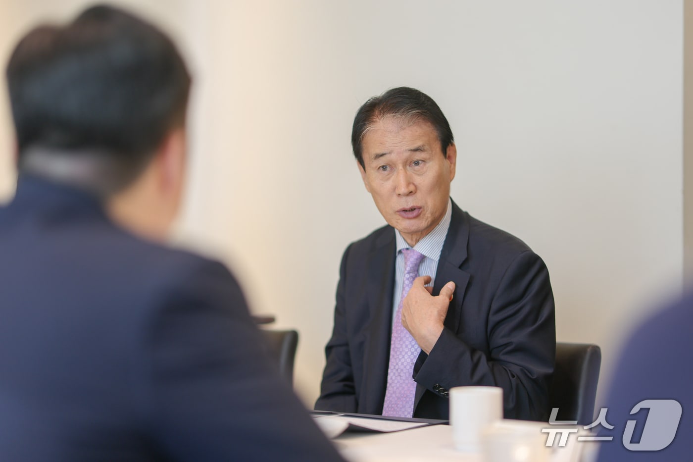 권오을 보훈부 장관, DMZ 지뢰 폭발 부상 장병 지원 약속