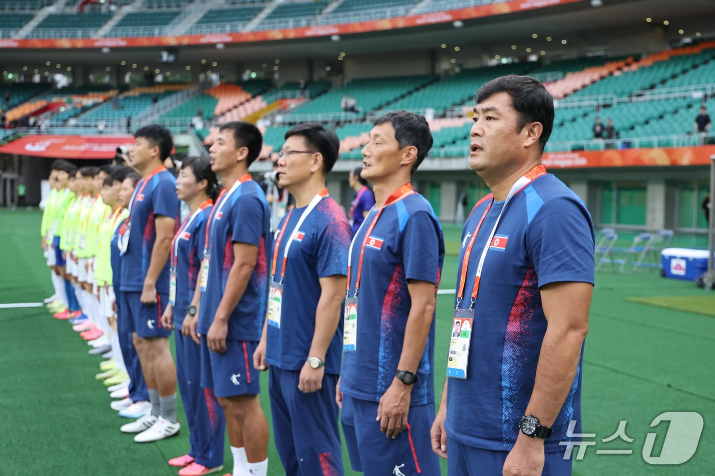 2026 아시안게임 여자 축구 남북전 1-1 무승부…경기 후 악수 생략