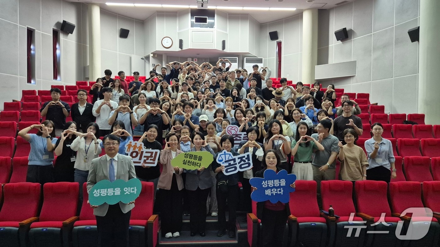 21일 제주웰컴센터에서 열린 '평등으로 함께하면 이어지는 제주' 성평등 문화확산 행사.(제주관광공사 제공. 재판매 및 DB 금지)