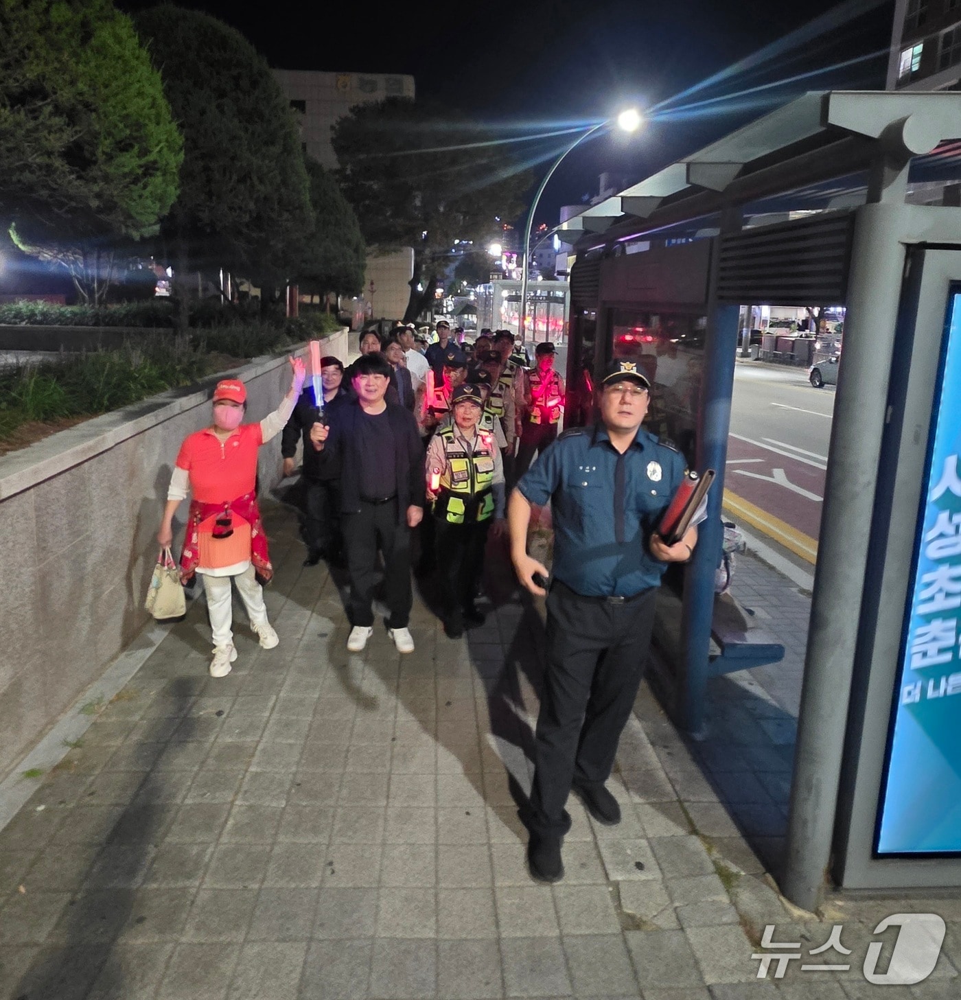 범죄예방 합동 순찰.(춘천청소년육성회 제공. 재판매 및 DB 금지)/뉴스1