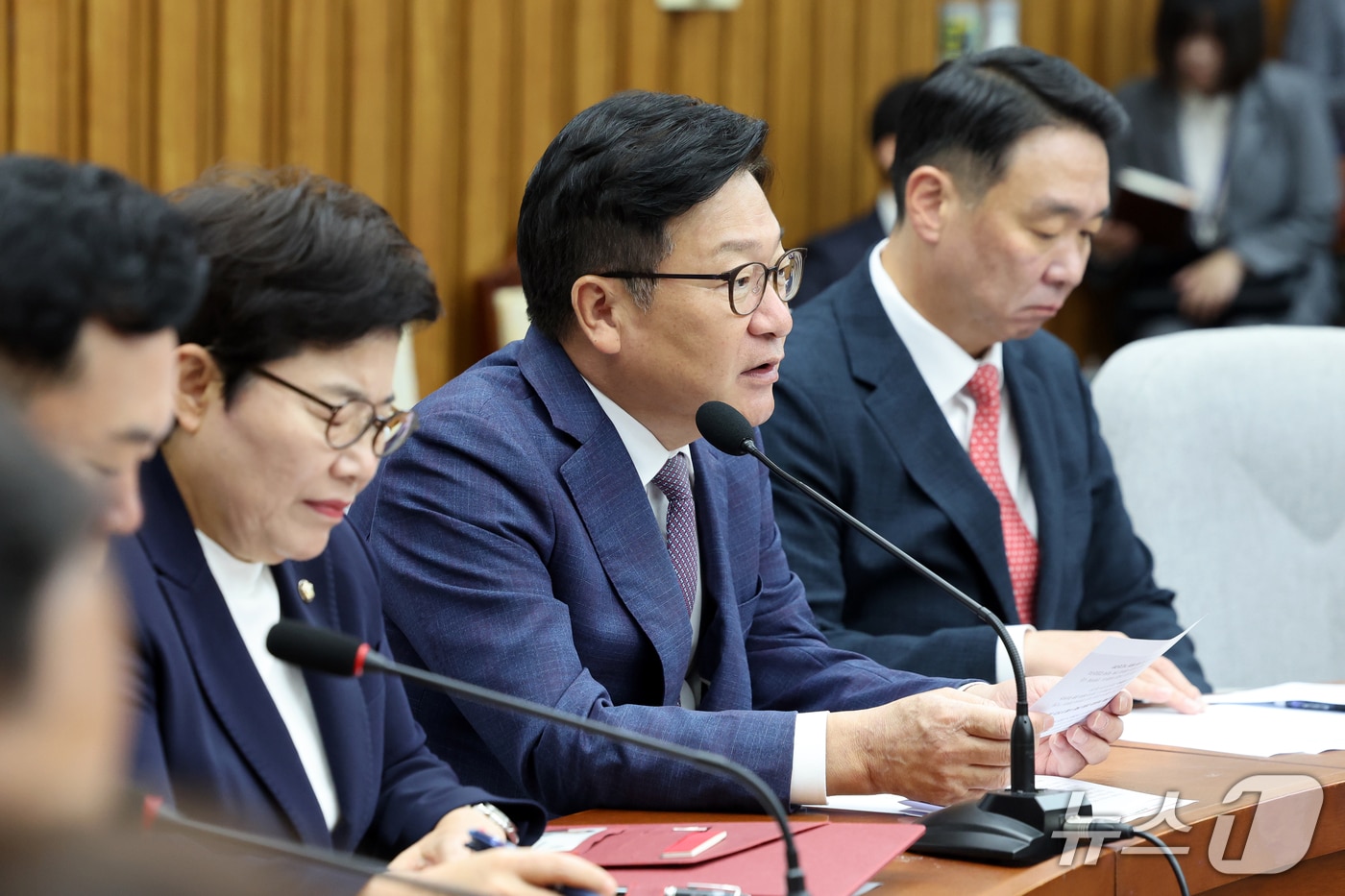 회의석에서 발언하는 정점식 국민의힘 원내대표